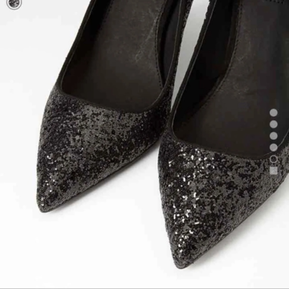 Glitter pumps